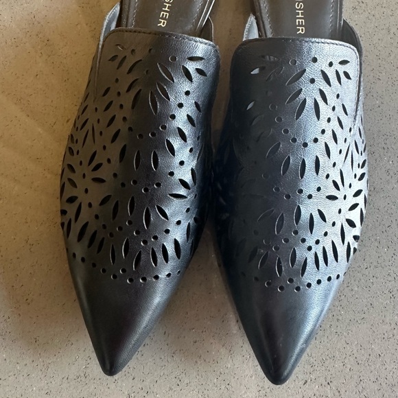 Marc Fisher black cutout slide mules flats 7.5 NWT - Picture 4 of 4